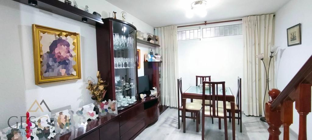 Menjador de Dúplex en venda en L'Hospitalet de Llobregat amb Balcó