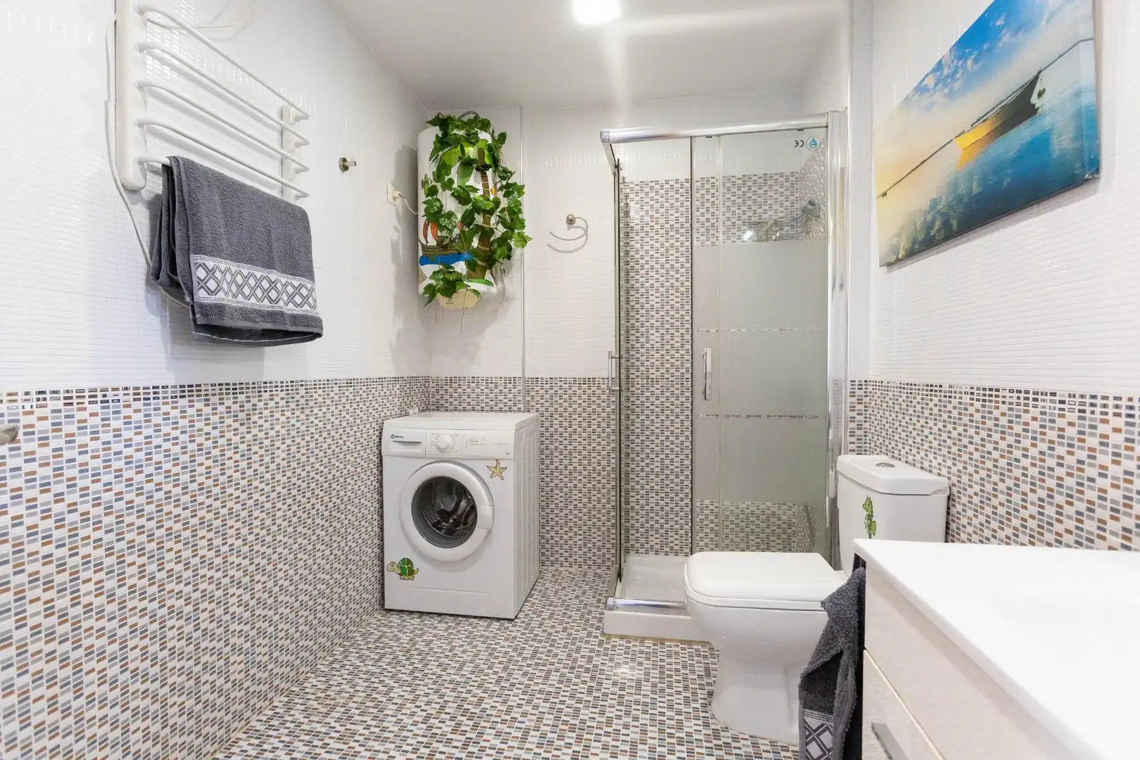 Baño de Apartamento en venta en Torremolinos con Jardín privado, Terraza y Piscina comunitaria