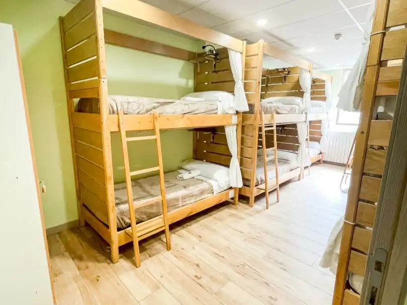 Schlafzimmer von Geschaftsraum zum Verkauf in Valtierra mit Klimaanlage, Heizung und Möbliert