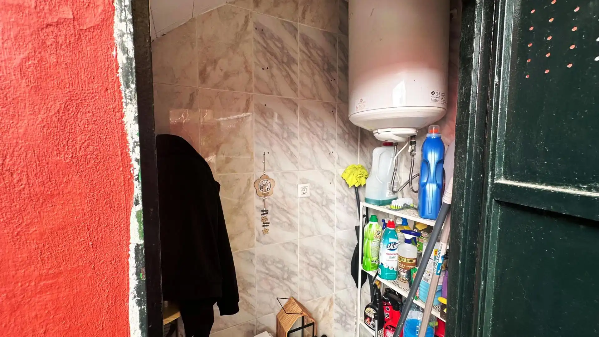 Bathroom of Houses for sale in Bormujos  with Air Conditioner, Terrace and Storage room