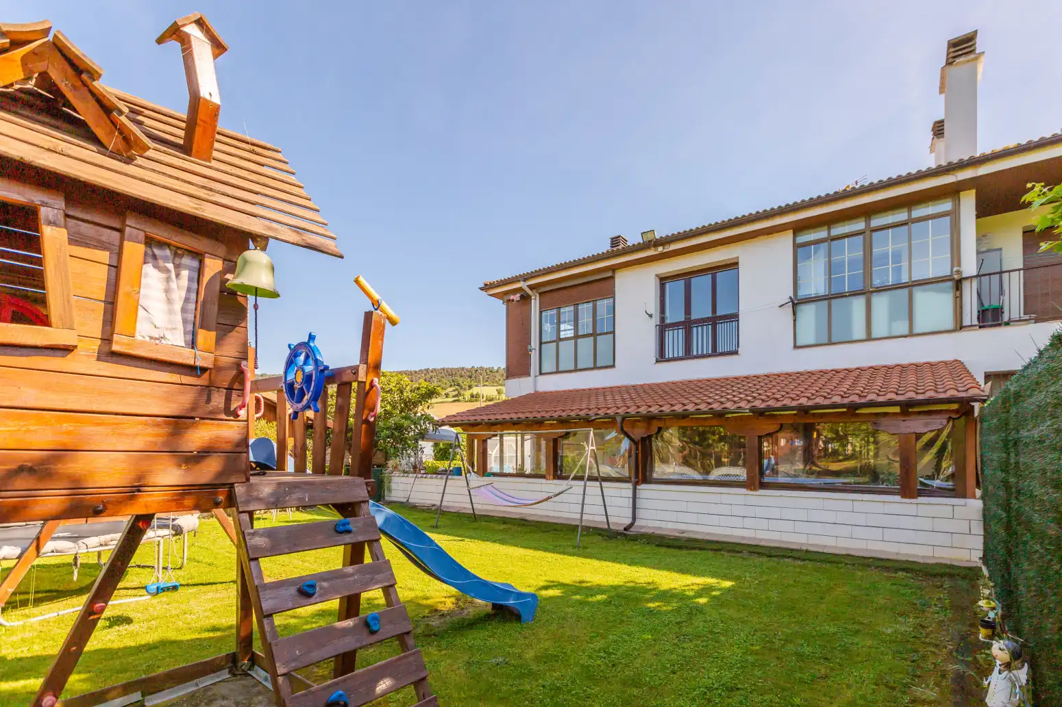 Vista exterior de Casa adosada en venda en Ezcabarte amb Calefacció, Jardí privat i Parquet