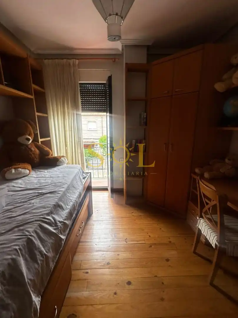 Dormitori de Casa o xalet en venda en León Capital  amb Calefacció, Jardí privat i Terrassa