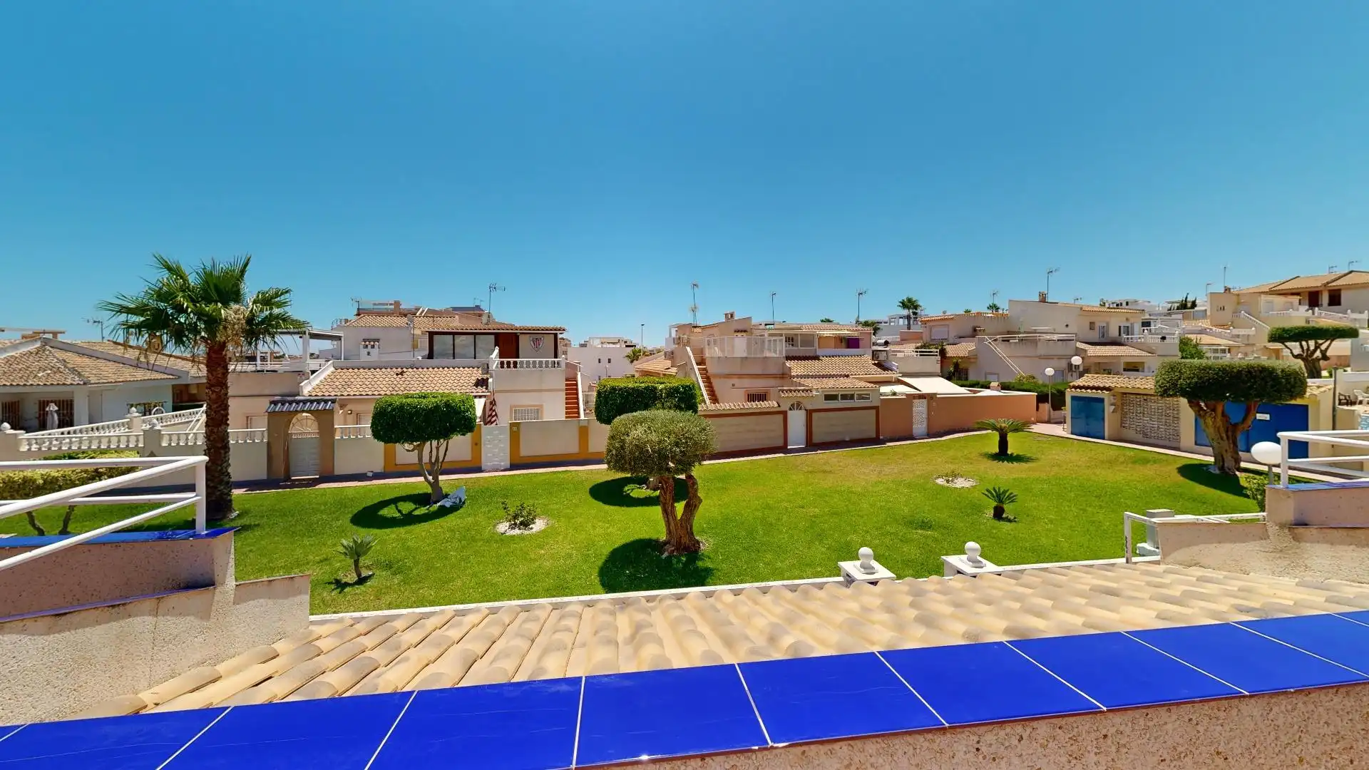 Jardí de Casa adosada en venda en Torrevieja amb Aire condicionat, Calefacció i Jardí privat