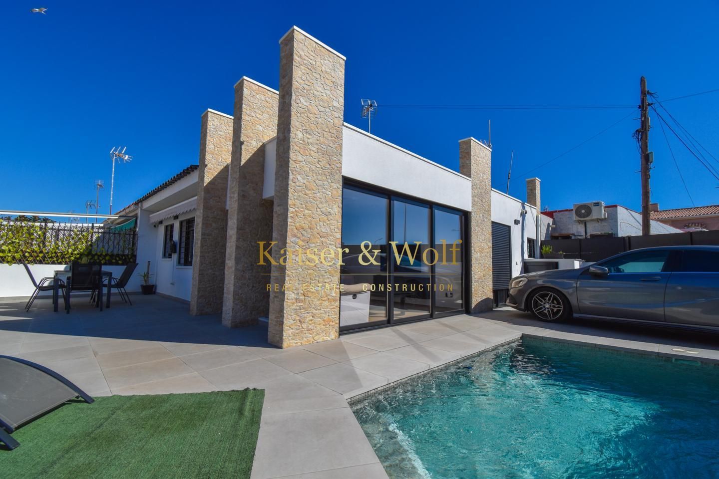 Vista exterior de Casa o xalet en venda en Santa Pola amb Aire condicionat, Jardí privat i Terrassa