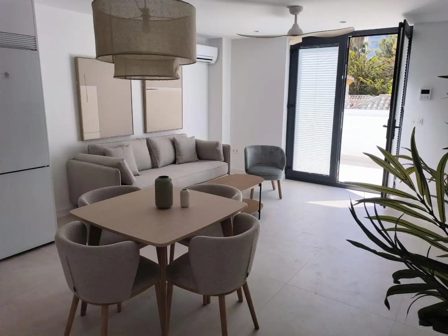 Living room of Flat for rent in Marbella  with Air Conditioner, Heating and Terrace