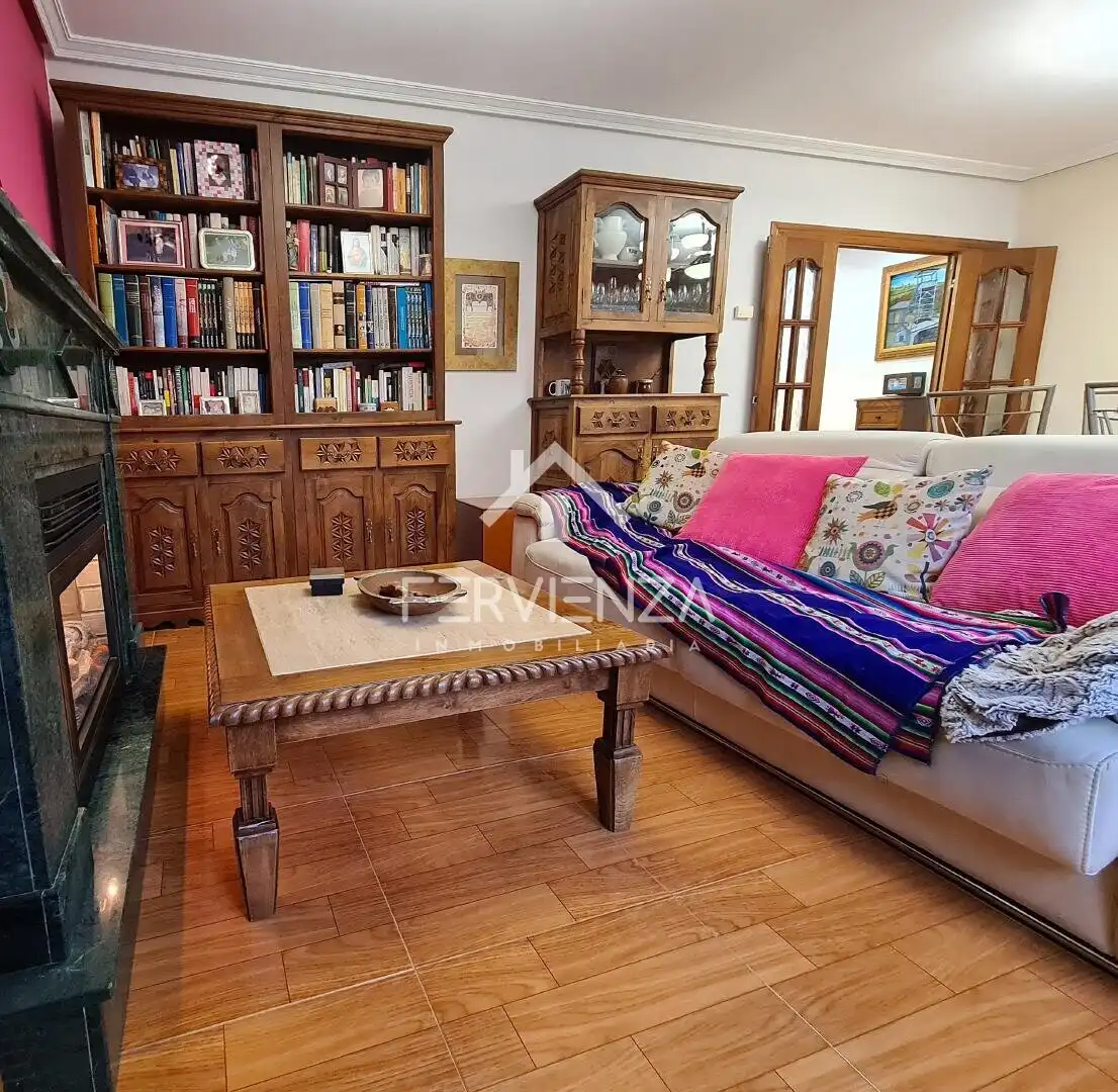 Sala d'estar de Pis en venda en Oviedo 
