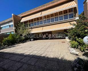 Exterior view of Single-family semi-detached for sale in  Madrid Capital  with Private garden and Balcony