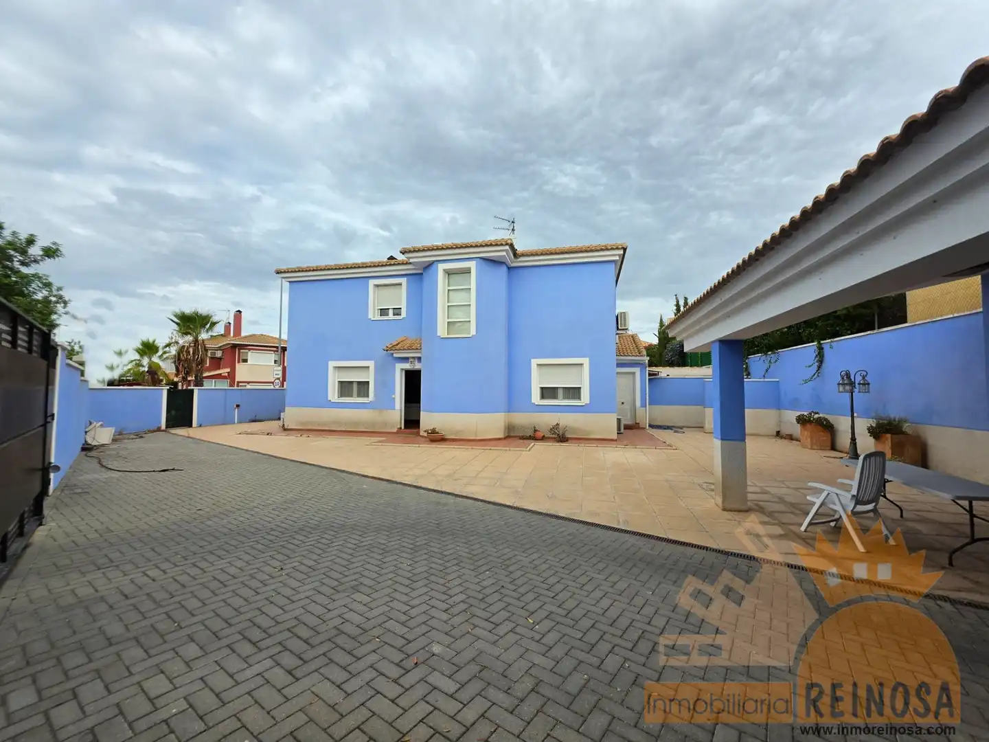 Casa aparellada amb jardí en venda a Calle Azarbe 4