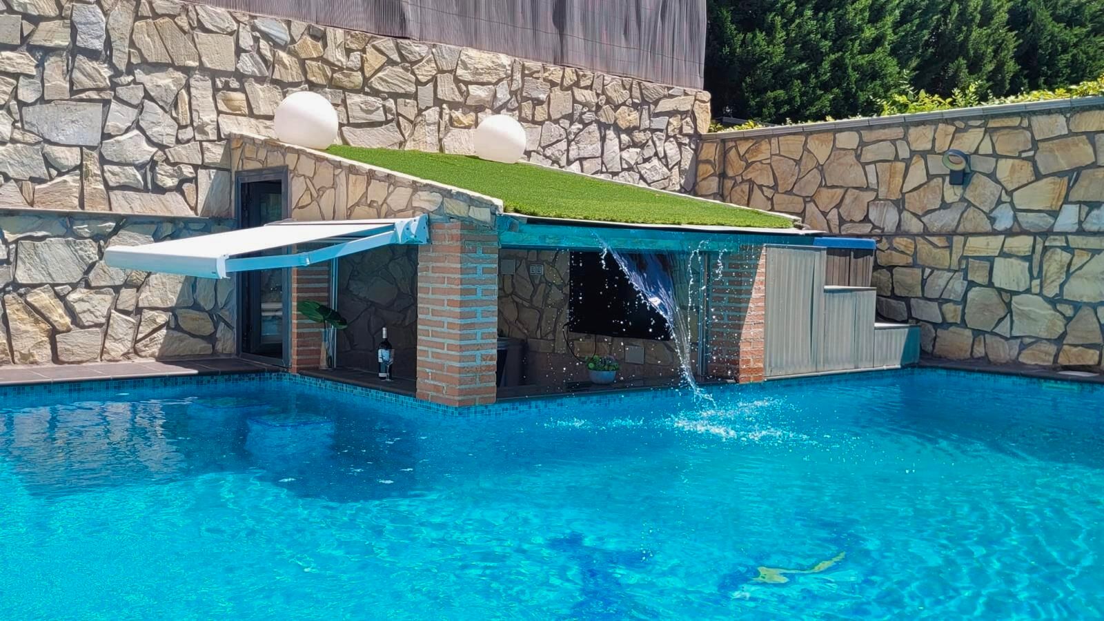 Piscina de Casa adosada en venda en Rivas-Vaciamadrid amb Aire condicionat, Calefacció i Jardí privat