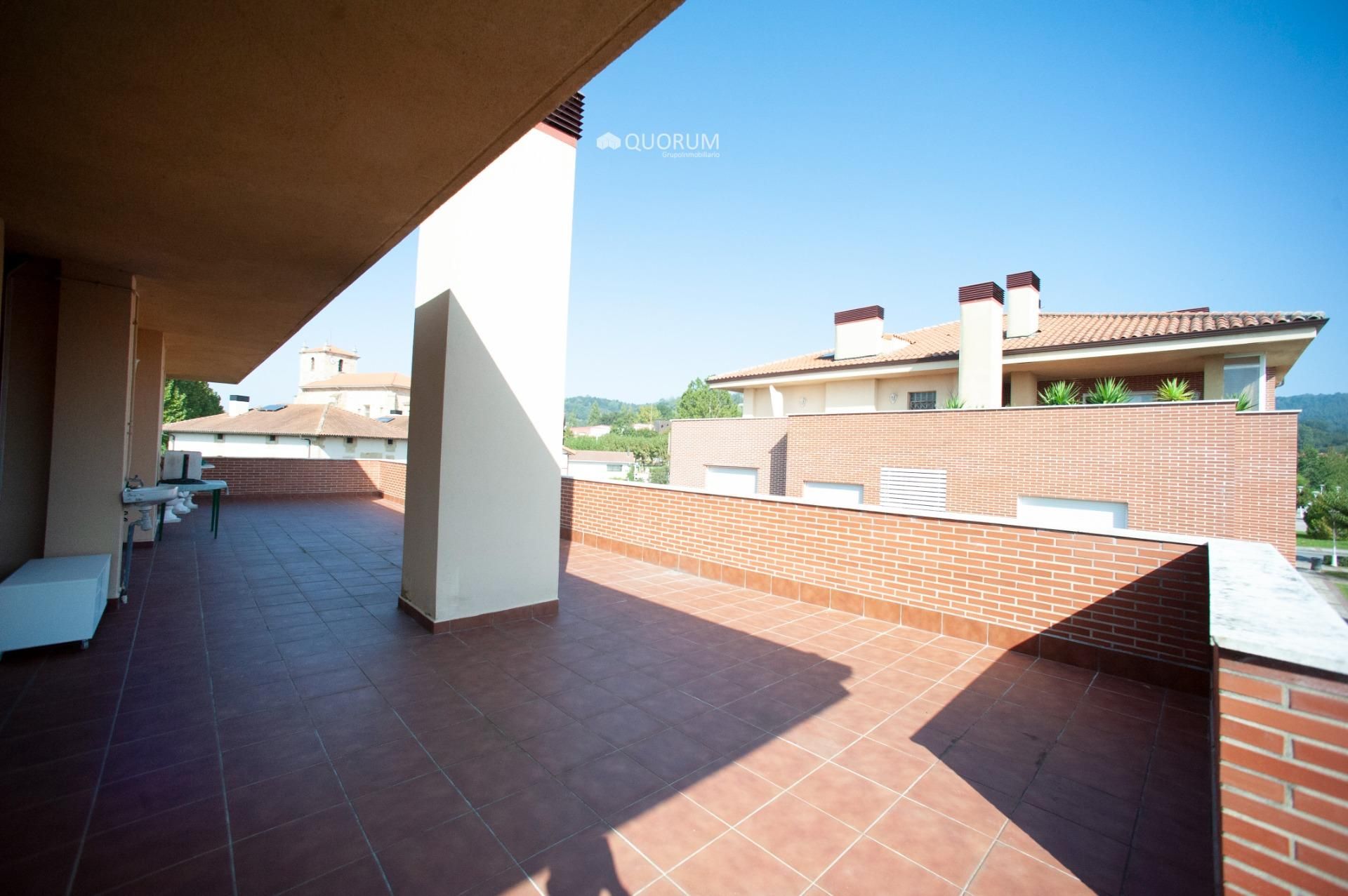 Terraza de Piso en venta en Loiu con Calefacción, Terraza y Trastero