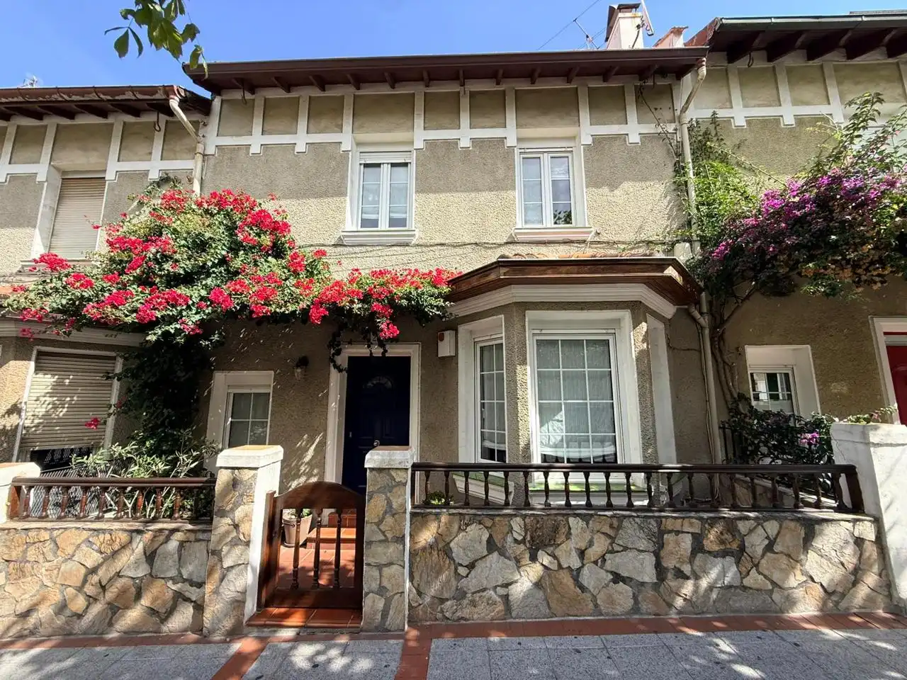 Casa amb terrassa en venda a Grupo La Protectora 26, imagen 2
