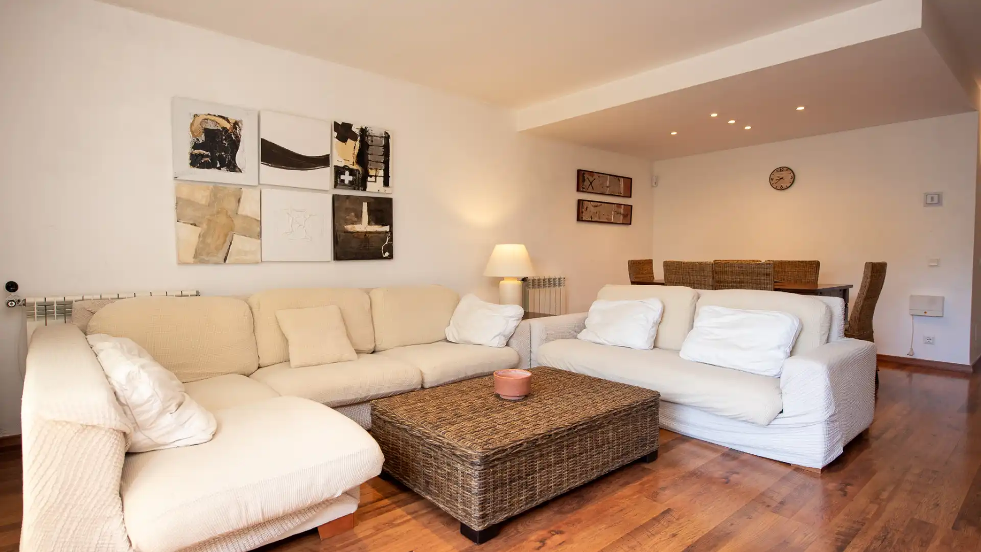 Sala de estar de Casa adosada en venta en Sant Feliu de Guíxols con Aire acondicionado, Calefacción y Jardín privado