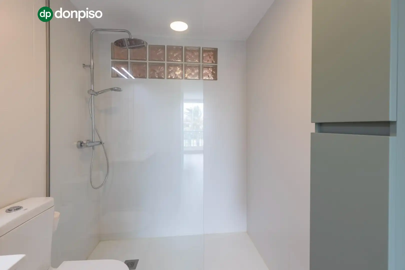 Baño de Piso en venta en El Ejido con Piscina comunitaria