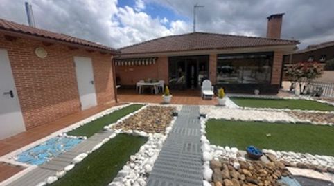 Photo 2 of Houses for rent in Villaquilambre, León