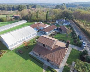 Vista exterior de Casa o xalet de lloguer en Boimorto amb Terrassa i Piscina