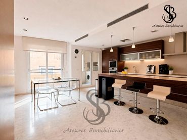 Duplex avec balcon à vendre à Calle Juan Carlos I 41