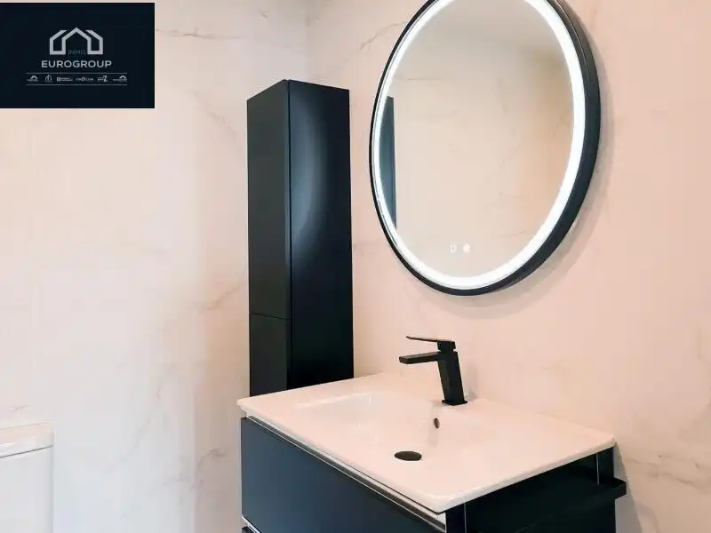 Baño de Apartamento de alquiler en Benidorm con Calefacción, Jardín privado y Amueblado