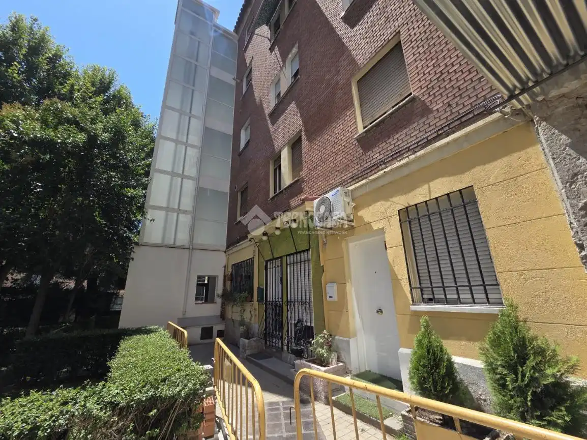Vista exterior de Piso en venta en Madrid