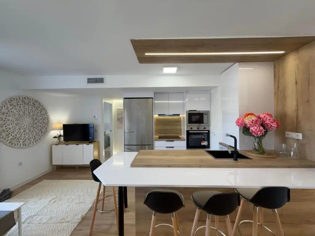 Cuina de Apartament en venda en Torrevieja amb Aire condicionat, Jardí privat i Piscina