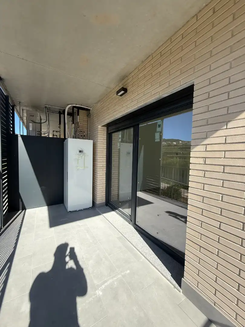 Exterior view of Flat for rent in Tiana  with Air Conditioner, Heating and Oven
