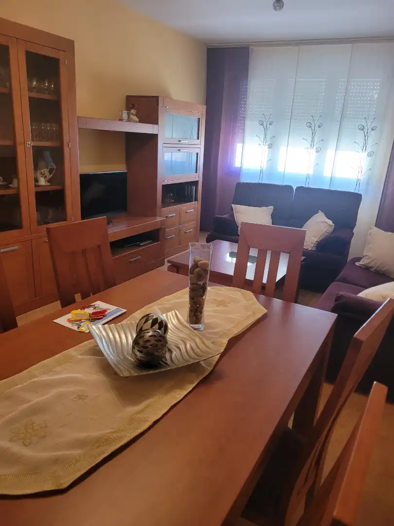 Sala d'estar de Pis en venda en Soria Capital  amb Calefacció, Parquet i Moblat