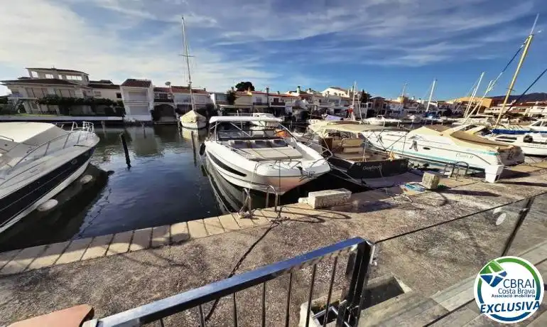 Vista exterior de Casa o chalet en venta en Empuriabrava con Calefacción y Jardín privado
