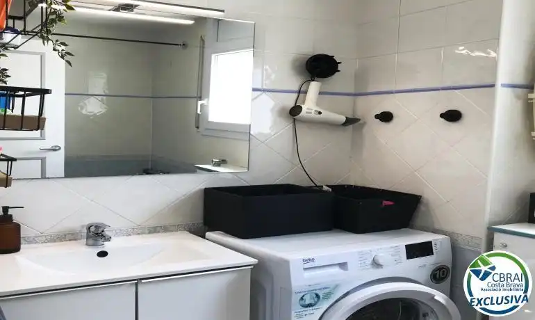 Bathroom of Flat for sale in Roses  with Heating, Terrace and Swimming Pool