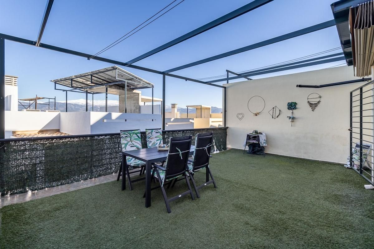 Terrassa de Casa adosada en venda en Las Gabias amb Piscina comunitària