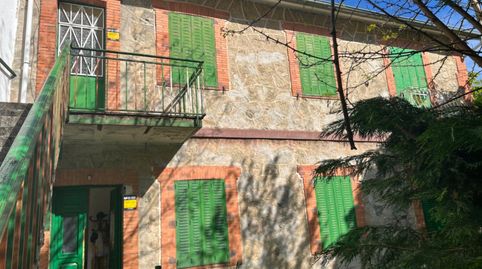 Dos preciosos y antiguos chalets independientes de 406m2 y 63m2 en parcela de 710m2.