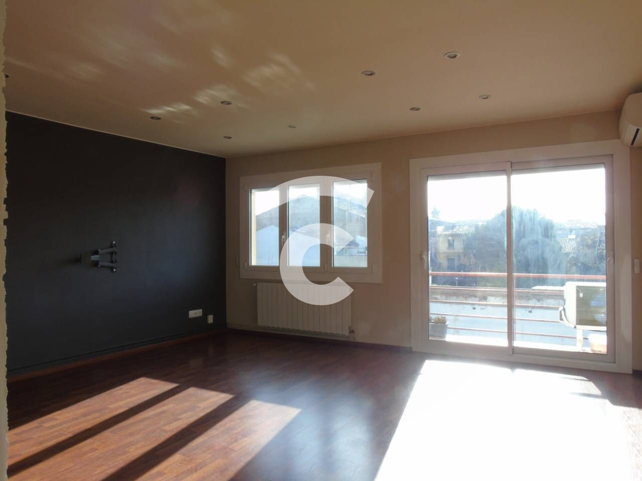 Living room of Duplex to rent in Manlleu  with Air Conditioner, Heating and Terrace