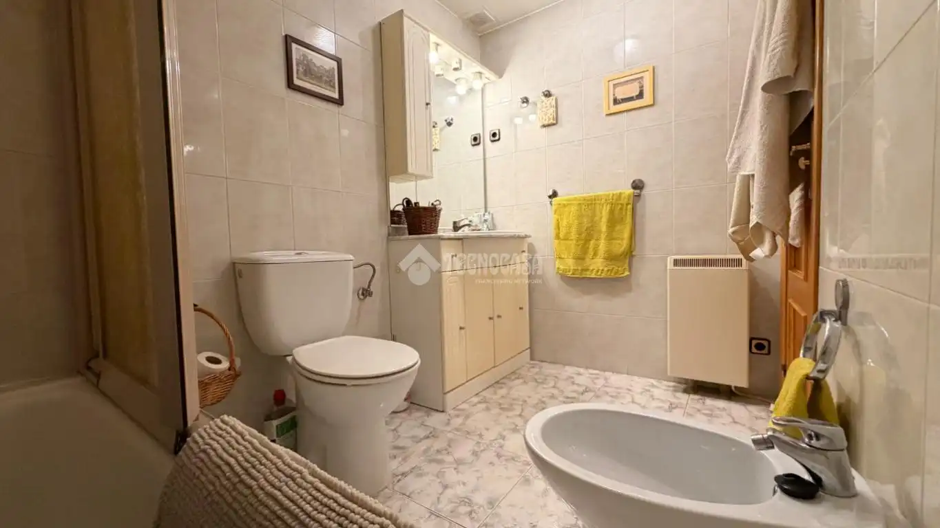 Baño de Piso en venta en Velilla de San Antonio con Aire acondicionado, Calefacción y Trastero