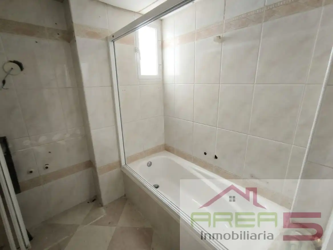 Bany de Pis en venda en Montijo amb Traster