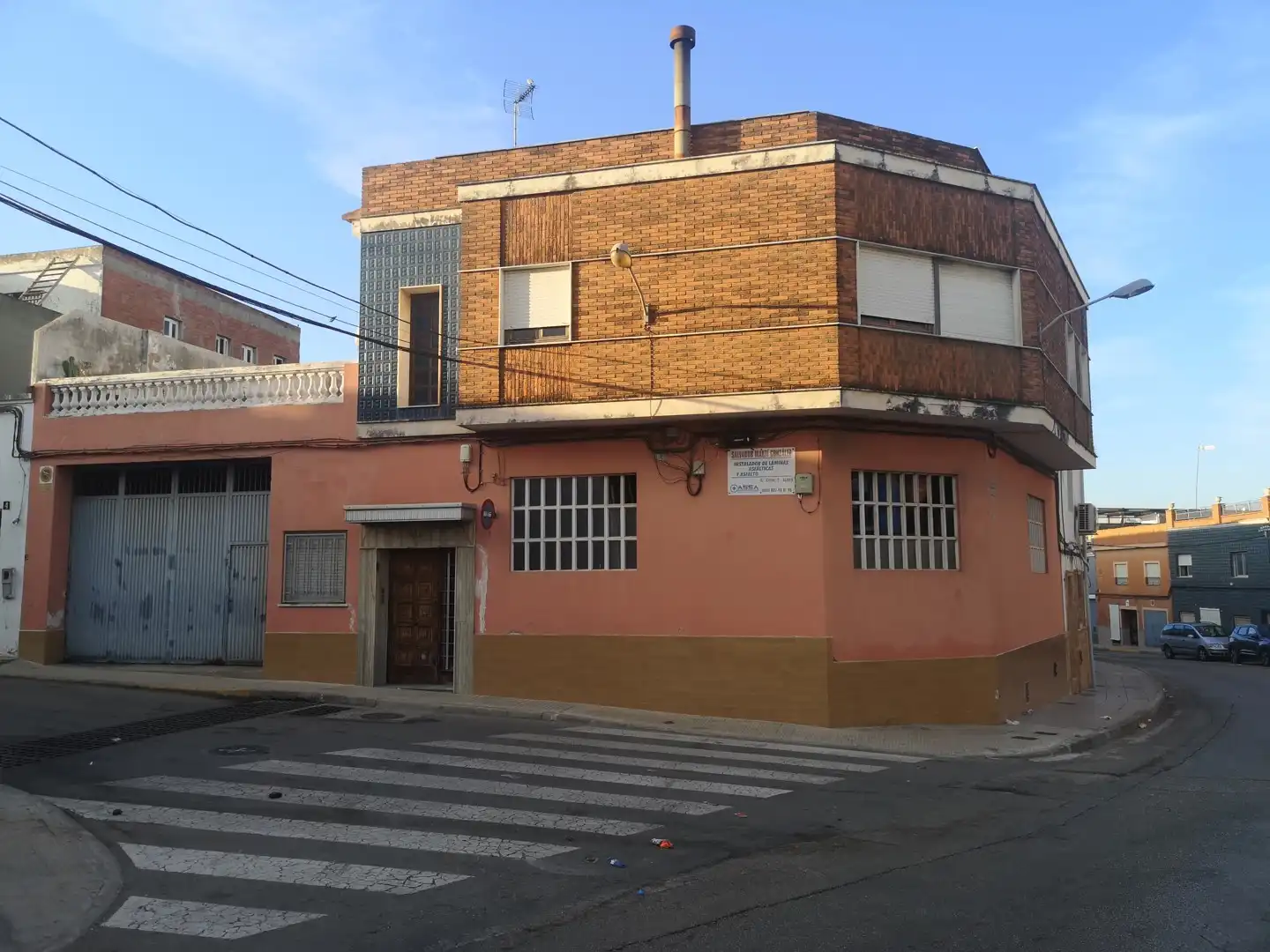 Vista exterior de Casa adosada en venda en Alzira amb Terrassa, Traster i Moblat