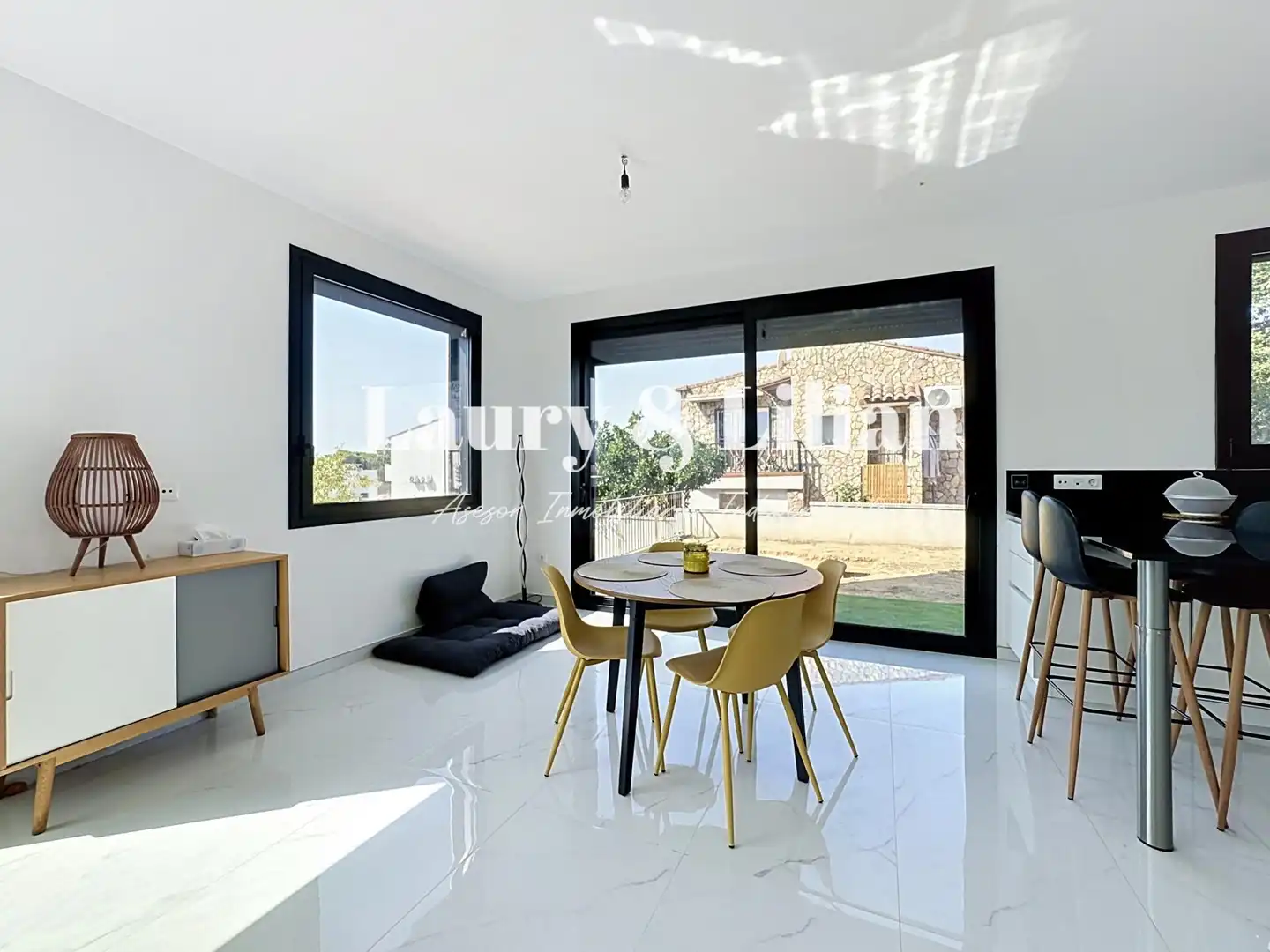 Sala d'estar de Casa o xalet en venda en Roses amb Aire condicionat, Calefacció i Terrassa