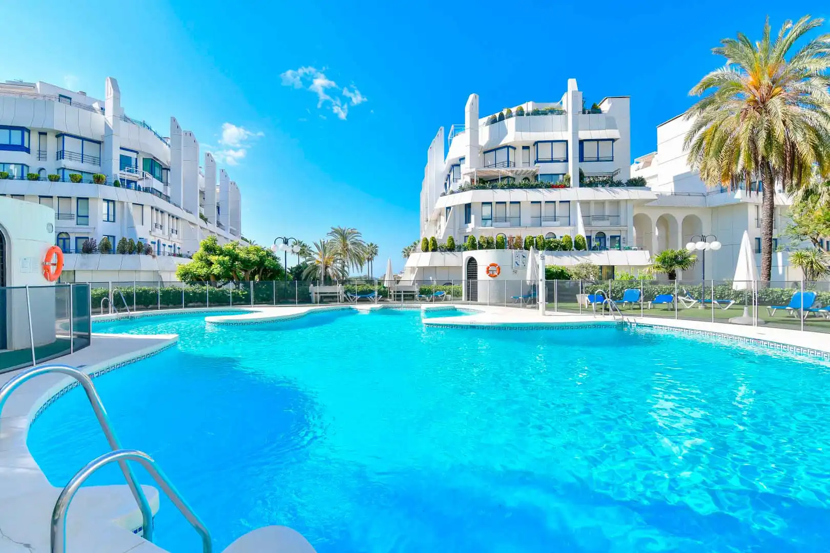 Vista exterior de Planta baja en venta en Marbella con Aire acondicionado, Terraza y Trastero