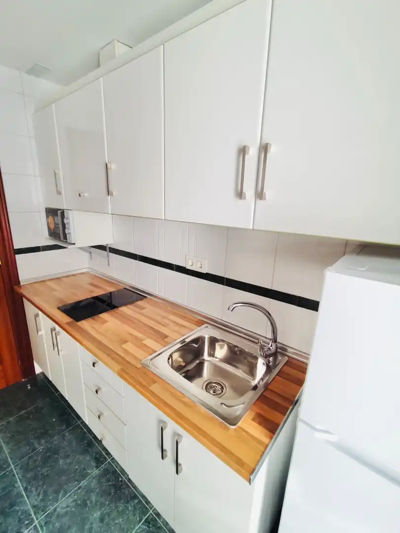 Cocina de Apartamento de alquiler en Granada con Aire acondicionado, Calefacción y Amueblado