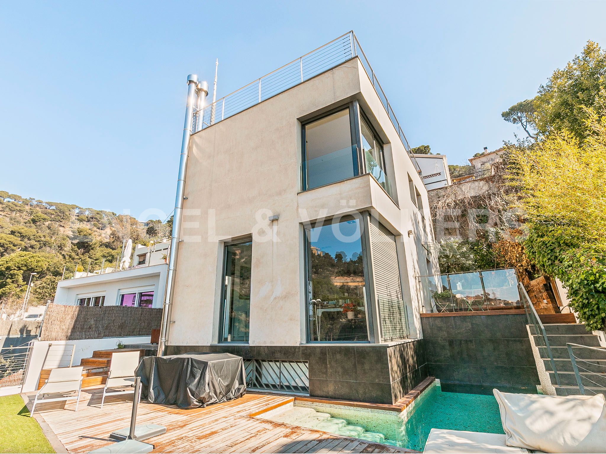 Vista exterior de Casa o xalet de lloguer en  Barcelona Capital amb Aire condicionat, Calefacció i Jardí privat