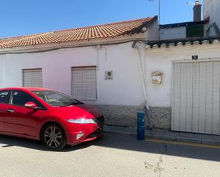 Vista exterior de Casa o xalet en venda en Cúllar Vega amb Jardí privat i Terrassa