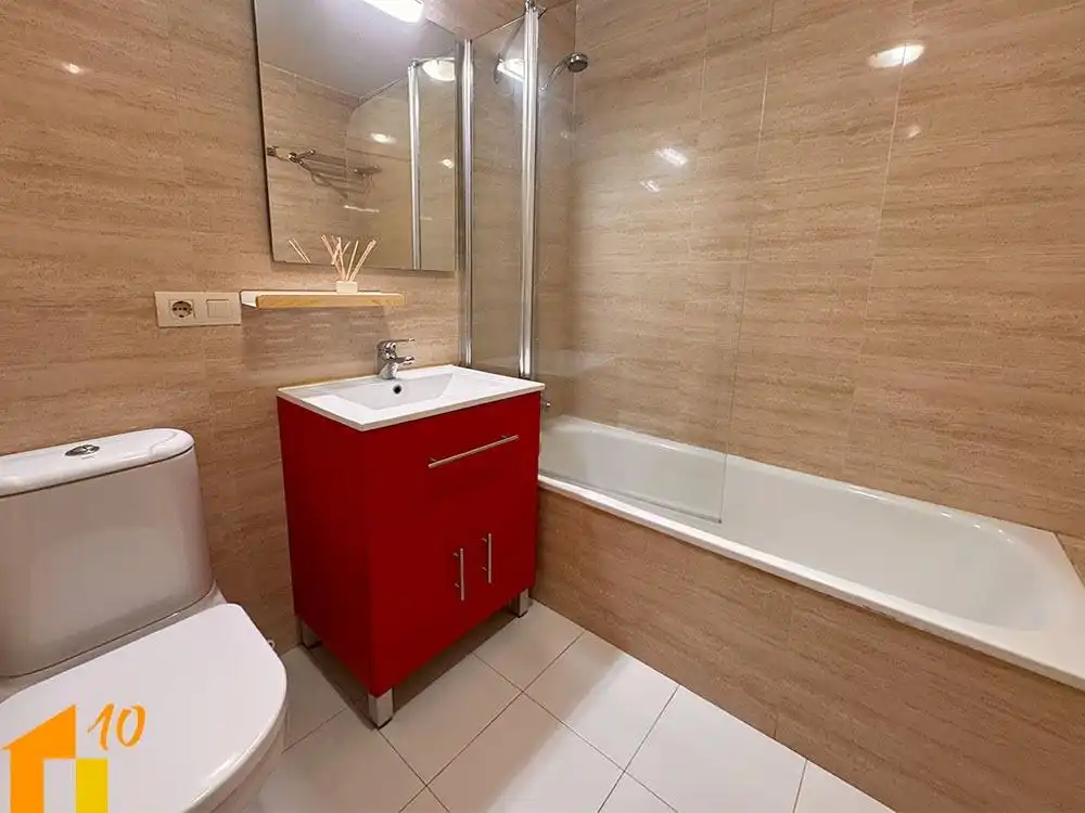 Badezimmer von Wohnungen zum Verkauf in Burgos mit Heizung, Abstellraum und Möbliert