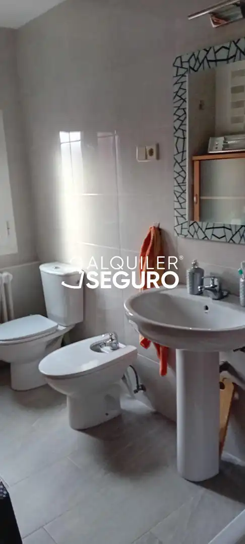 Baño de Piso de alquiler en Canencia, Madrid