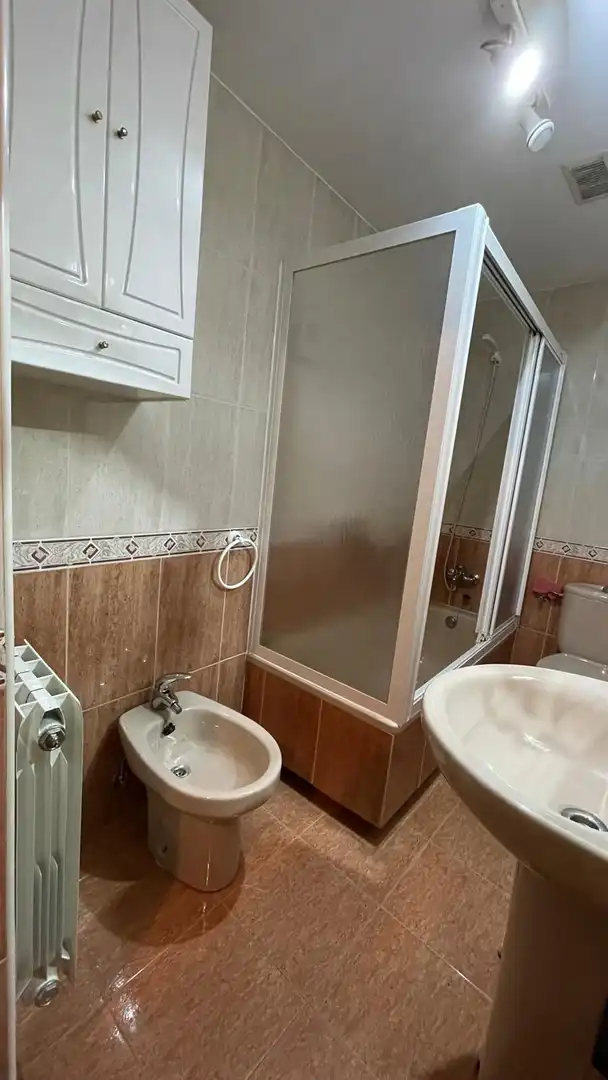 Bathroom of Apartments for rent in Ciudad Real  with Air Conditioner, Heating and Furnished