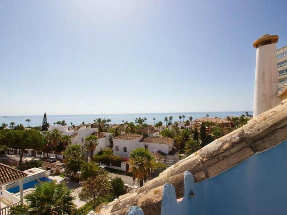 Vista exterior de Dúplex en venda en Marbella amb Aire condicionat, Terrassa i Traster