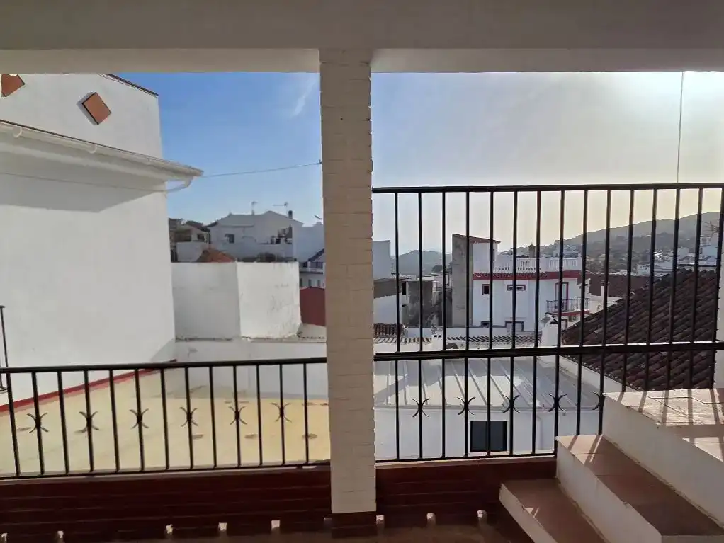 Vista exterior de Casa adosada en venda en Monda amb Balcó