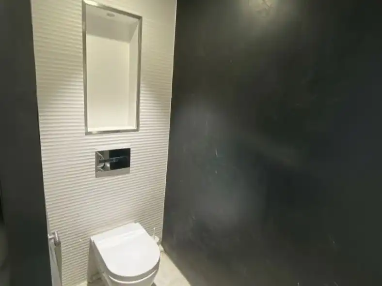 Baño de Local en venta en Marbella con Aire acondicionado, Calefacción y Alarma