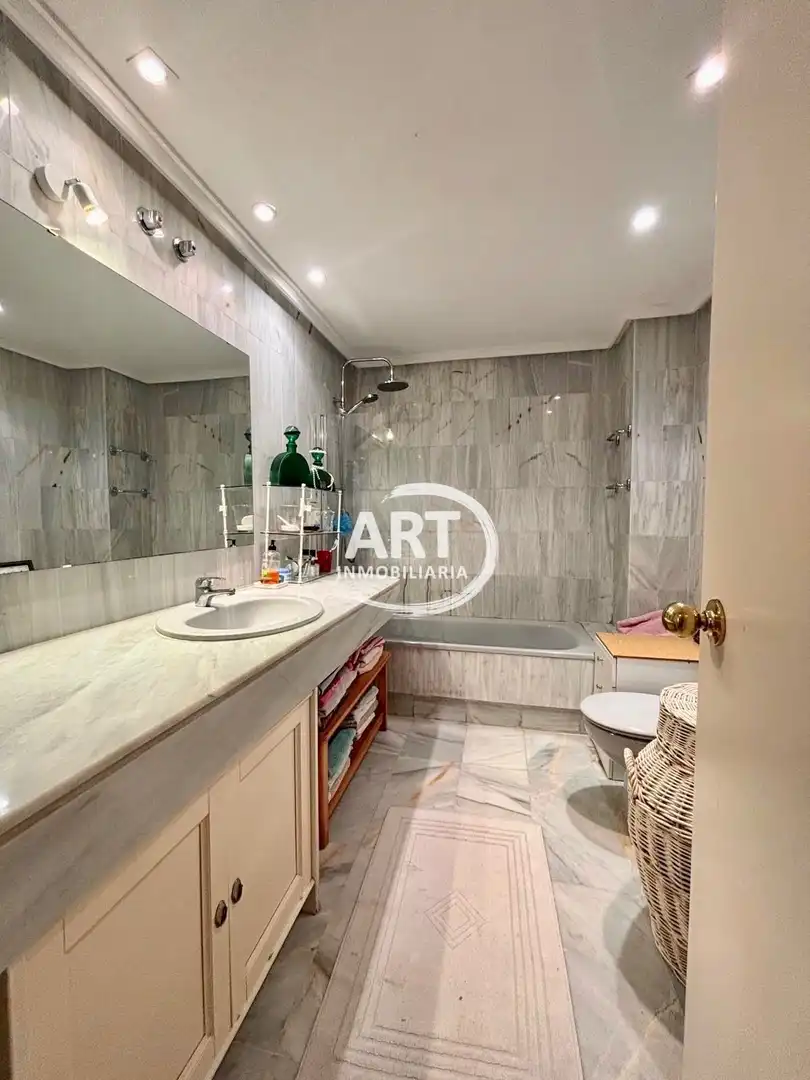 Baño de Estudio en venta en Benidorm con Aire acondicionado, Calefacción y Terraza