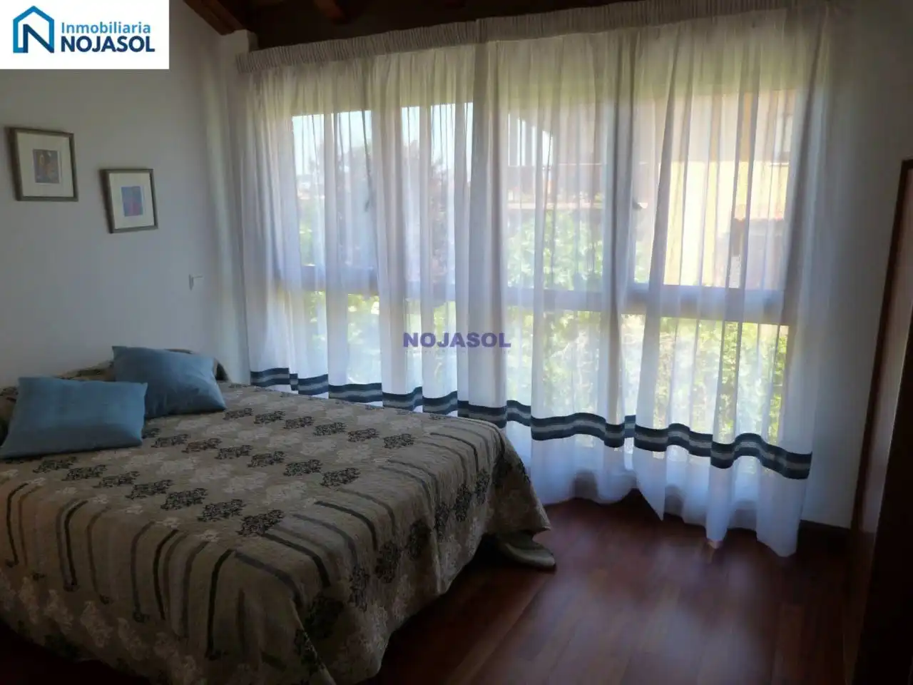 Schlafzimmer von Einfamilien-Reihenhaus zum Verkauf in Bareyo mit Heizung, Terrasse und Möbliert
