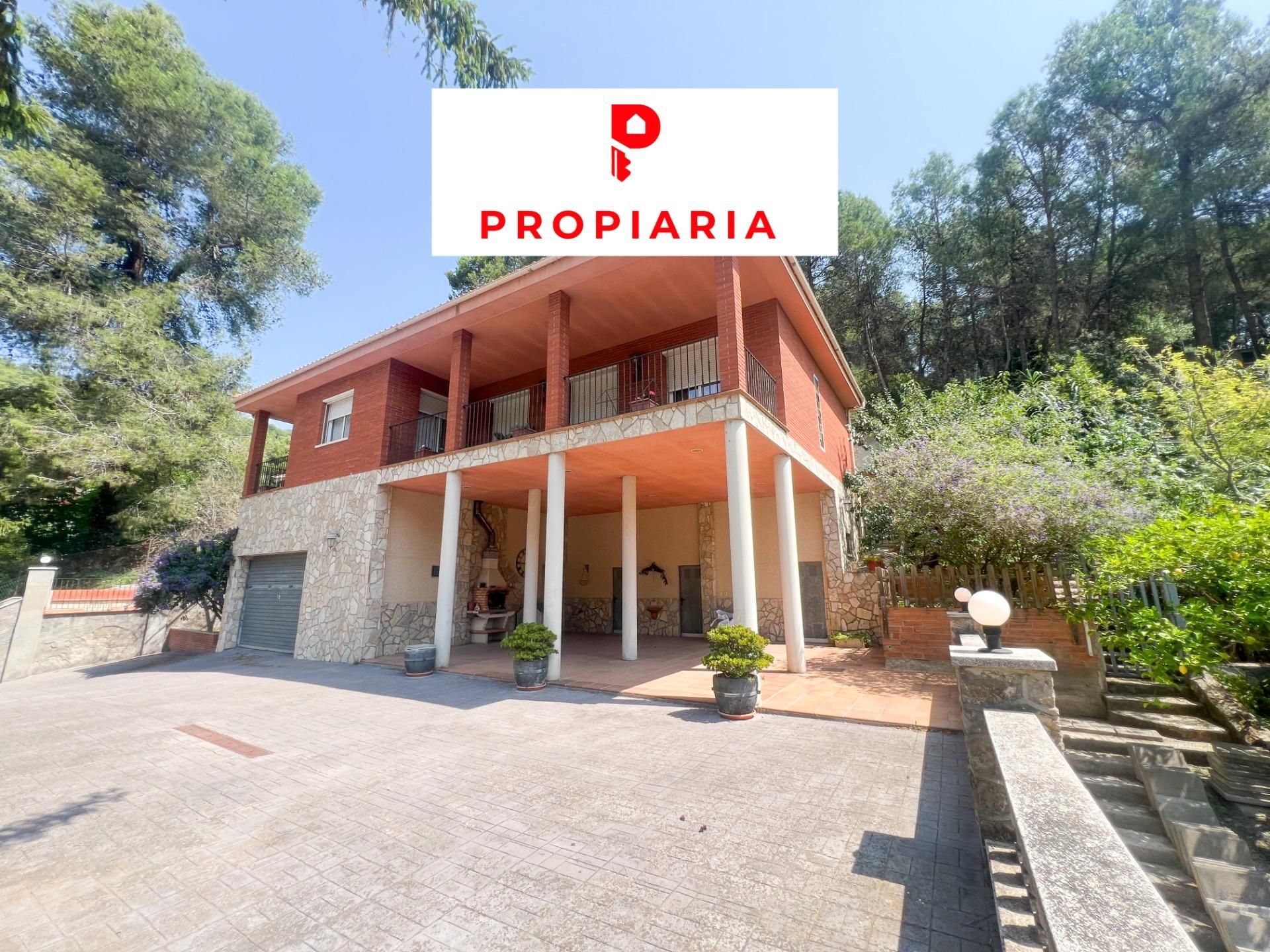 Vista exterior de Casa o xalet en venda en Vallirana amb Aire condicionat, Calefacció i Jardí privat