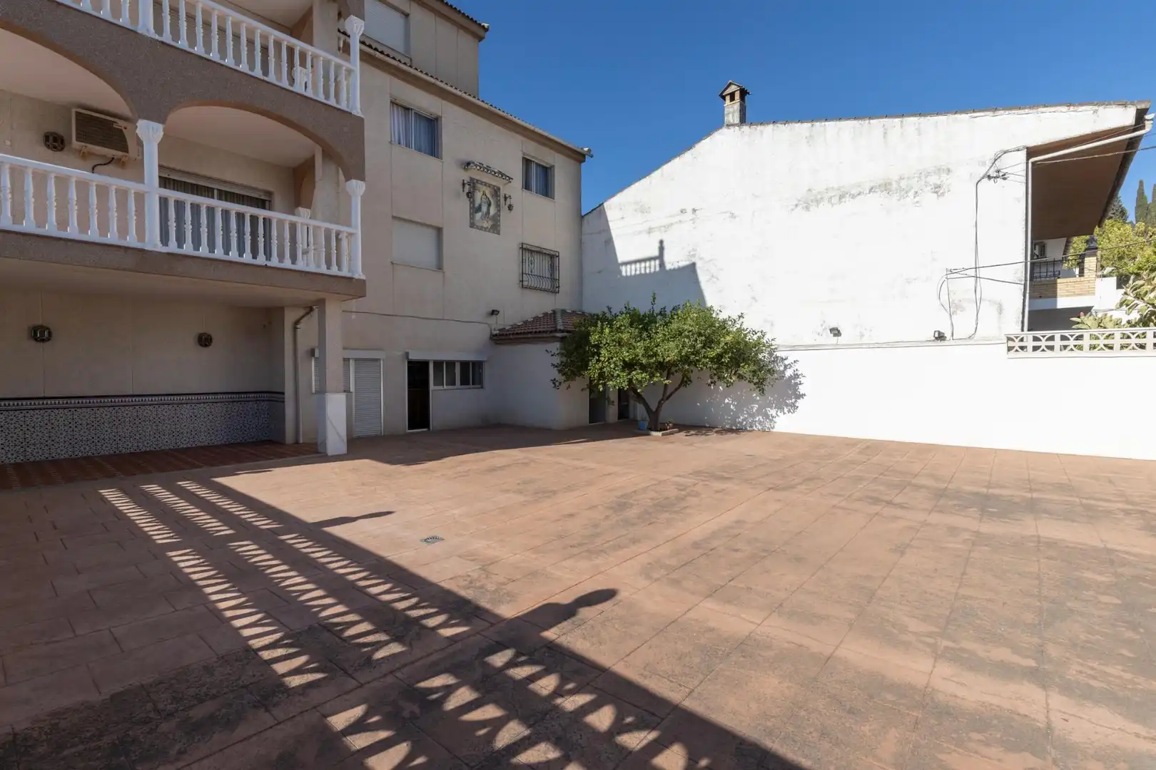 Vista exterior de Casa adosada en venta en Jun con Aire acondicionado, Terraza y Balcón