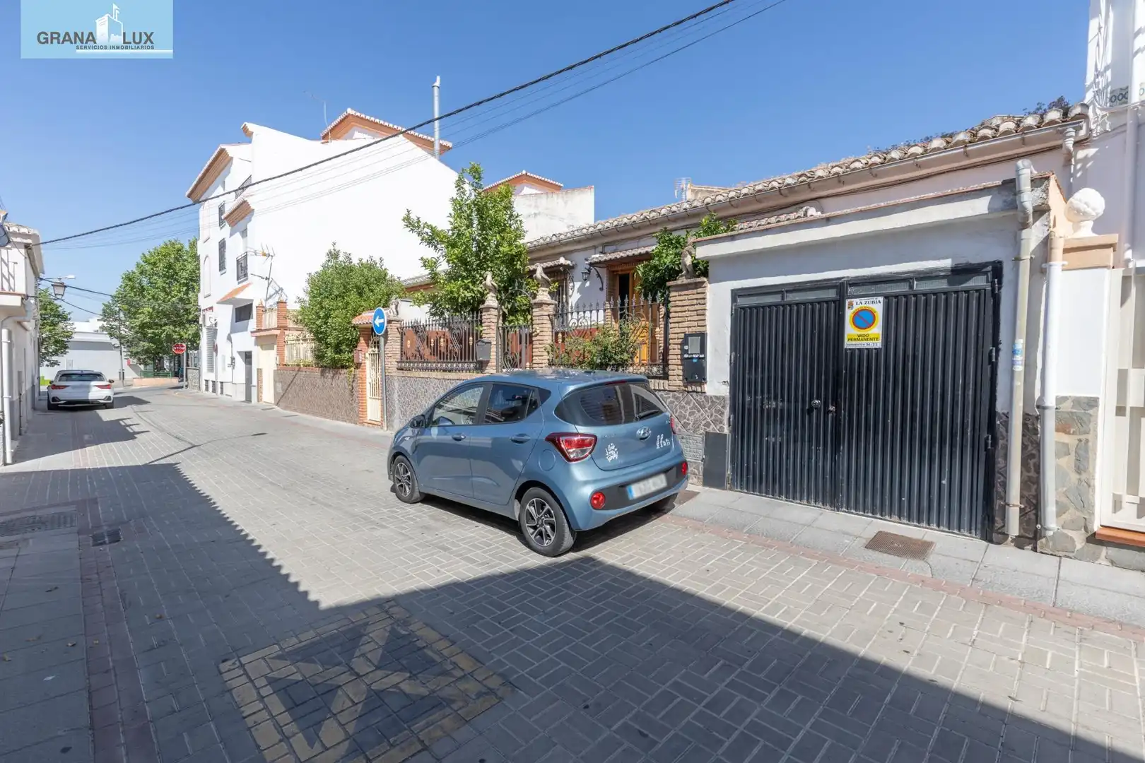 Vista exterior de Casa o xalet en venda en La Zubia amb Terrassa