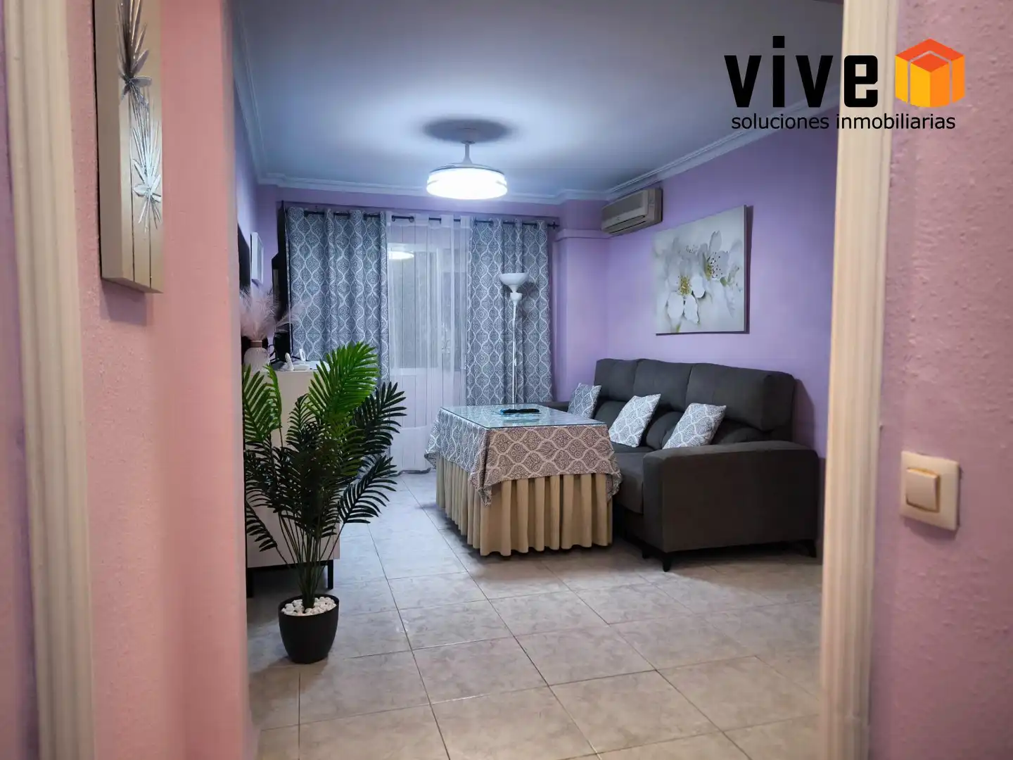 Sala d'estar de Pis en venda en  Sevilla Capital amb Aire condicionat